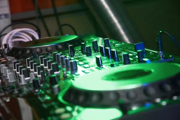 Why Hiring a Local Wedding DJ Creates a More Personalized Reception Experience